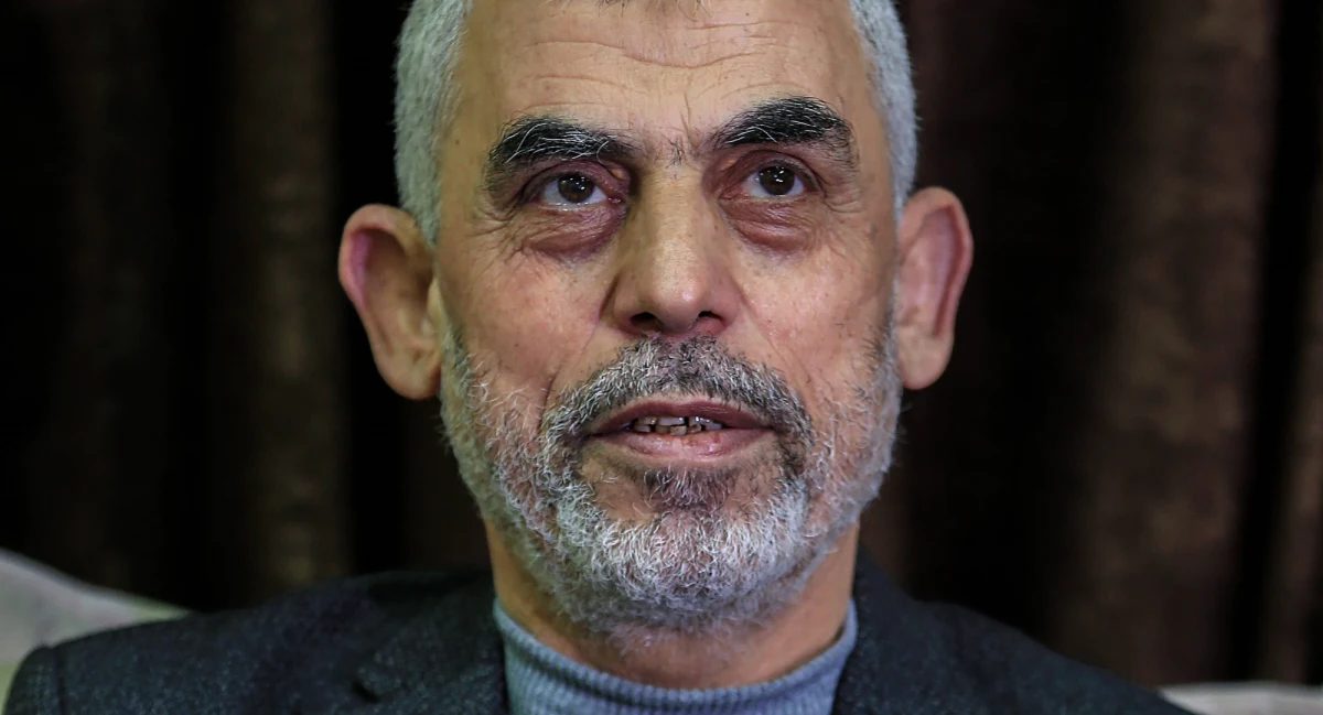 Przywódca Hamasu Jahja Sinwar na początku wojny uciekł z północy Strefy Gazy w konwoju sanitarnym - podał portal Times of Israel, powołując się na przedstawicieli izraelskich władz. Sinwar teraz prawdopodobnie ukrywa się w tunelach pod Chan Junus.