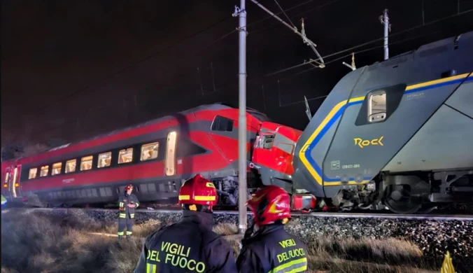 Czołowe zderzenie pociągów we Włoszech. Kilkanaście osób rannych