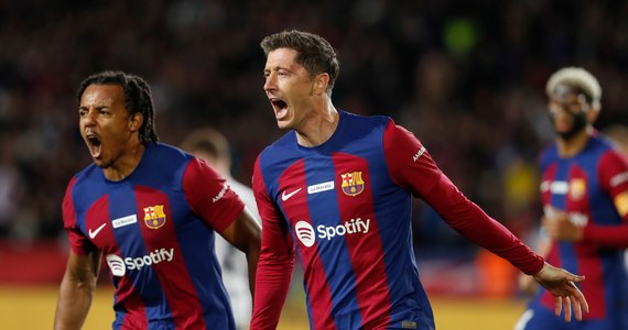 Robert Lewandowski po długiej przerwie zdobył bramkę dla FC Barcelona. Duma Katalonii przegrała jednak z Gironą 2:4 w szlagierze 16. kolejki Primera Division. Goście dzięki zwycięstwu w katalońskich derbach awansowali na pozycję lidera, a mistrz kraju traci do nich już siedem punktów.