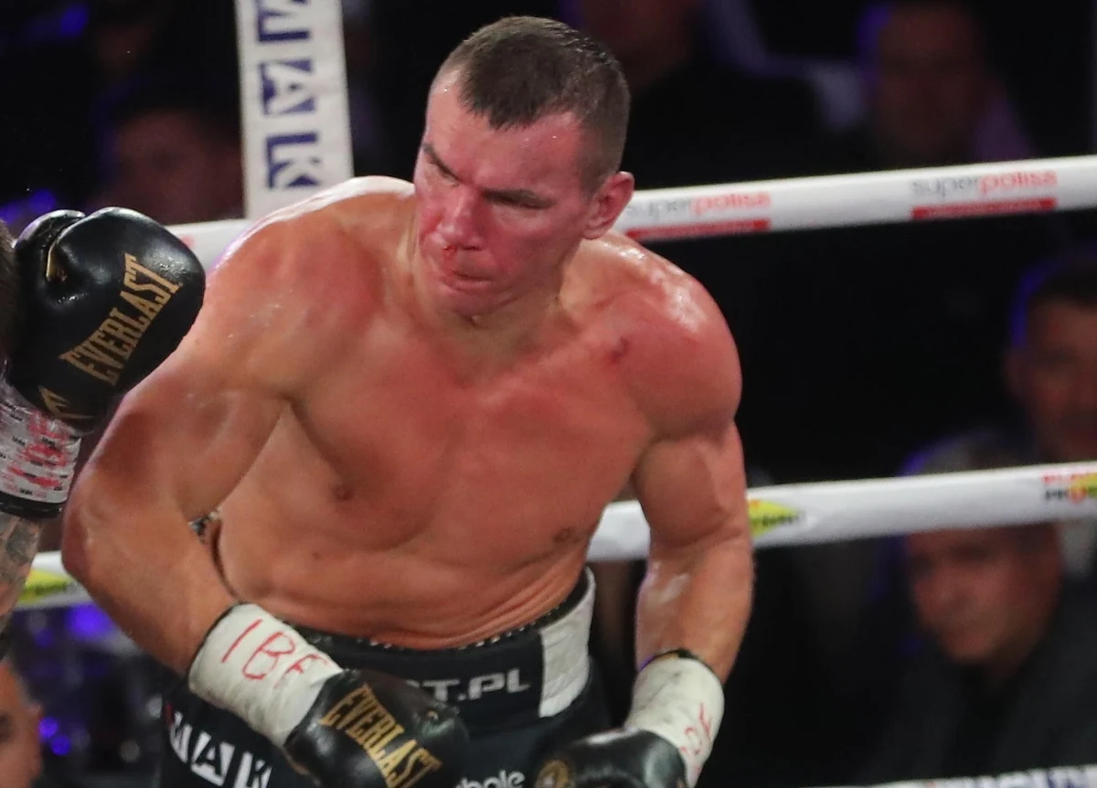 ​Mateusz Masternak nie zdołał wywalczyć mistrzostwa świata WBO w wadze junior ciężkiej. W walce wieczoru podczas gali w Bournemouth przegrał przez techniczny nokaut po siódmej rundzie z broniącym tytułu Brytyjczykiem Chrisem Billamem-Smithem. Powodem była kontuzja żeber.