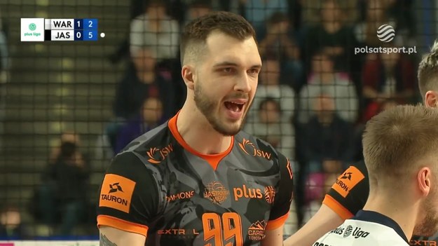 Fragmenty meczu Projekt Warszawa – Jastrzębski Węgiel 3:1 (25:22, 11:25, 25:23, 25:23) - siatkówka, PlusLiga 2023/2024, 11. kolejka. Norbert Huber zdobył 11 punktów blokiem. 

