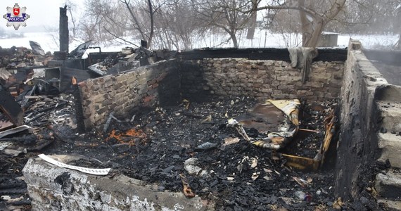 57-latek z gminy Czemierniki ( Lubelskie) chcąc rozpalić ogień w piecu dolał do paleniska benzyny. Opary łatwopalnej cieczy wybuchły w momencie kontaktu z ogniem raniąc  mężczyznę i jego kolegę. W wyniku pożaru całkowitemu spaleniu uległ jego dom. Obaj mężczyźni z poparzeniami ciała trafili do szpitala.