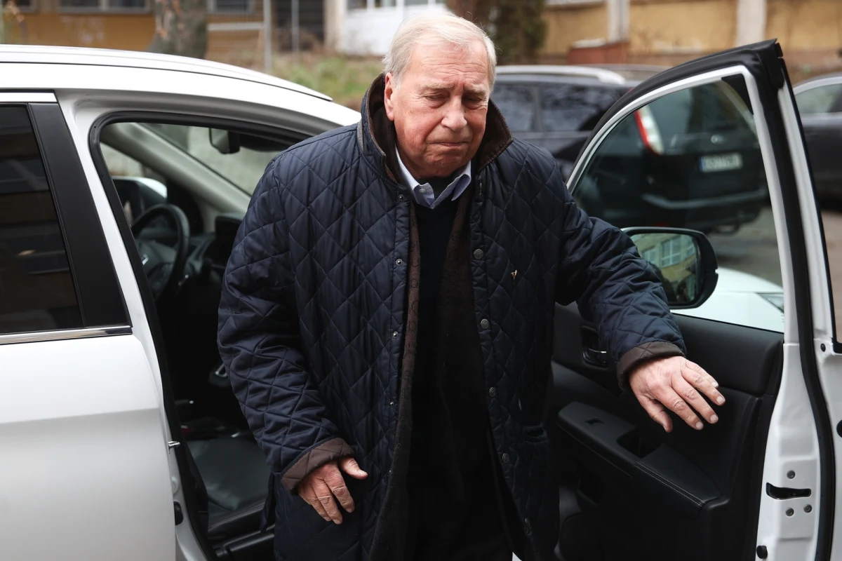 Na 4 tys. zł grzywny sąd skazał Jerzego Stuhra za spowodowanie zagrożenia bezpieczeństwa w ruchu drogowym, będąc w stanie po użyciu alkoholu. Wcześniej w wyroku nakazowym zasądzono grzywnę w wysokości 3 tys., czemu sprzeciwiła się prokuratura.