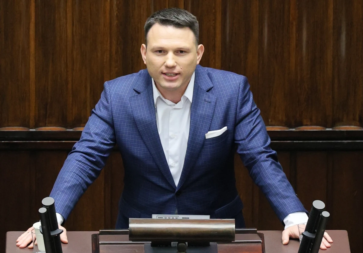 "Przez te osiem lat zwalczaliście klasę średnią (...), zwalczaliście przedsiębiorców, specjalistów, ludzi zaradnych" - mówił w Sejmie Sławomir Mentzen (Konfederacja) podczas debaty nad expose premiera Mateusza Morawieckiego. Jego zdaniem, w Polsce pod rządami PiS zarabianie pieniędzy stało się "źle widziane", mnożyły się nowe akty prawne, zagraniczne korporacje dostawały ulgi podatkowe, a sądownictwo znalazło się "w stanie najgorszym od dawna".  