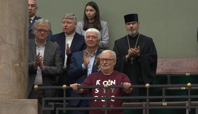 Lech Wałęsa pojawił się w Sejmie. Aplauz i okrzyki na sali