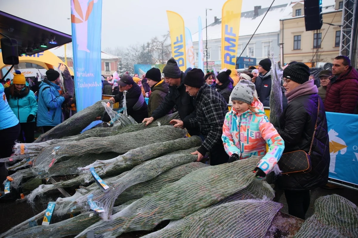 Za nami trzeci dzień akcji "Choinki pod choinkę od RMF FM i Małopolski". We wtorek rano mogliście nas spotkać w Legnicy, a po południu odwiedziliśmy Leszno.
