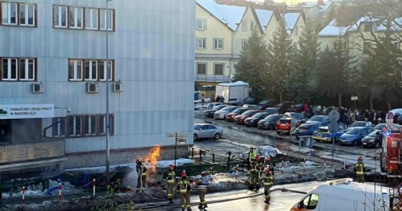 Jedna osoba została ranna po tym, jak rozszczelniła się instalacja gazowa w Wadowicach. Ewakuowano pracowników Powiatowego Urzędu Pracy.