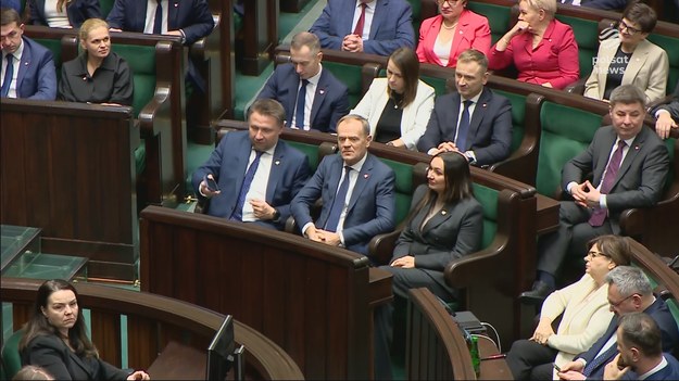 Sejm wybrał Donalda Tuska na urząd premiera. Lider Platformy Obywatelskiej był jedynym kandydatem wskazanym przez posłów. Kilka godzin wcześniej rząd Mateusza Morawieckiego nie uzyskał wotum zaufania, co uruchomiło tzw. drugi krok konstytucyjny. To pierwszy taki przypadek od momentu uchwalenia konstytucji z 1997 roku. Materiał dla "Wydarzeń" przygotował Dariusz Ociepa.