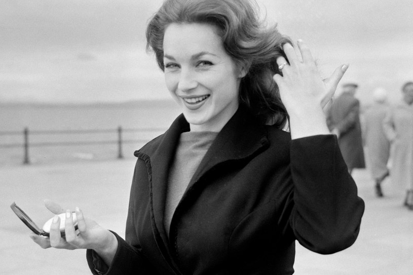 Shirley Anne Field nie żyje. Brytyjska aktorka znana z występów w takich filmach jak "Alfie" czy "Music-hall" zmarła w wieku 87 lat. "Zostanie zapamiętana za jej niezłomnego ducha i niesamowite dziedzictwo, obejmujące ponad pięć dekad na scenie i ekranie" - czytamy w oficjalnym oświadczeniu.