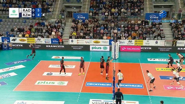 Skrót meczu 11. kolejki PlusLigi Enea Czarni Radom - Asseco Resovia Rzeszów 2:3 (26:24, 17:25, 21:25, 27:25, 7:15).

