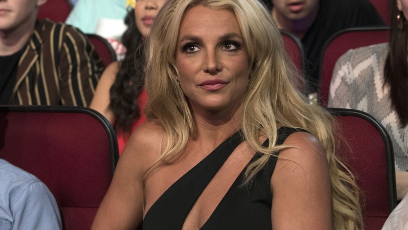 Choć wydawało się, że Britney Spears i Sam Asghari są dla siebie stworzeni, to po 14 miesiącach związku po miłości nie było już śladu. Para rozstała się latem tego roku, a w tle była ponoć zdrada wokalistki. Teraz Spears przyznaje, że ciężko jej być samej, a bycie singielką opisuje jako dość "dziwne" doświadczenie.