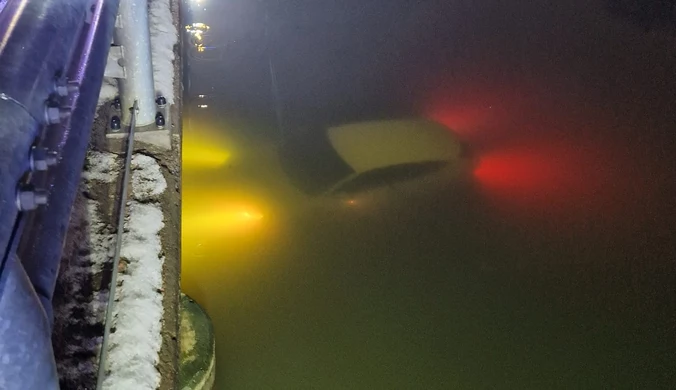 Akcja służb w Gdańsku. Do lodowatej rzeki wpadło auto