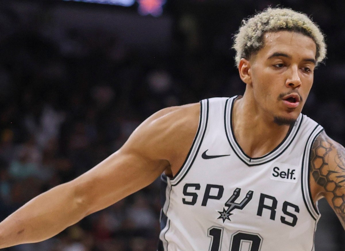 ​Koszykarze San Antonio Spurs, w składzie z Jeremym Sochanem, ponieśli 17. porażkę z rzędu w lidze NBA. W poniedziałek przegrali na wyjeździe z Houston Rockets 82:93.