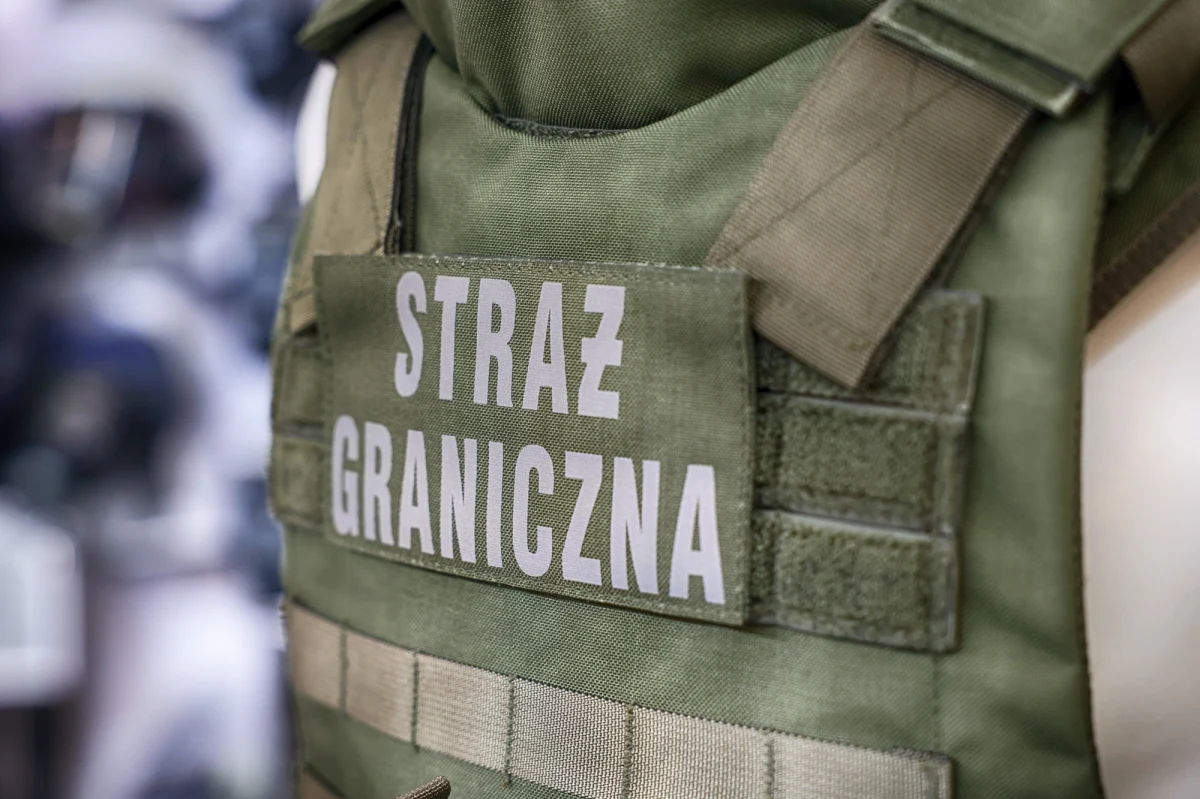 ​Dwaj przemytnicy nielegalnych imigrantów wydaleni z Polski. Jeden z nich to Ukrainiec, drugi to Białorusin. Obaj mają także zakaz wjazdu do Polski i państw strefy Schengen odpowiednio na 5 i 10 lat.