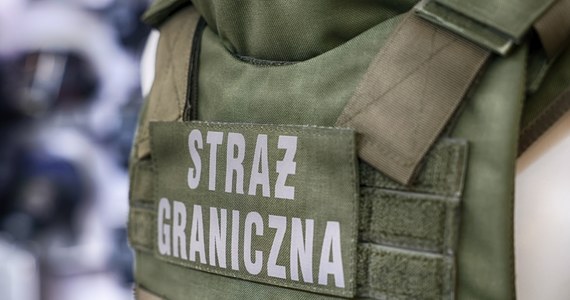 ​Dwaj przemytnicy nielegalnych imigrantów wydaleni z Polski. Jeden z nich to Ukrainiec, drugi to Białorusin. Obaj mają także zakaz wjazdu do Polski i państw strefy Schengen odpowiednio na 5 i 10 lat.