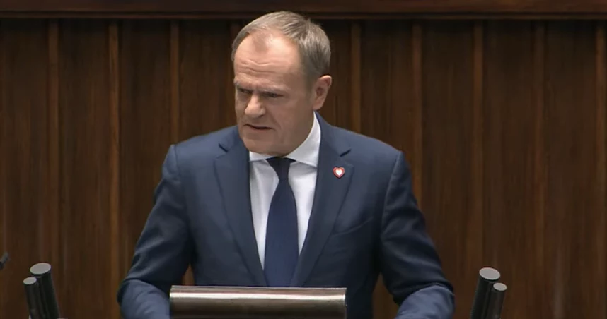 - Nie, nie rozpłaczę się - mówił Donald Tusk do posła PiS