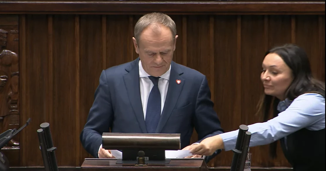 - Przez moją drobną wpadkę bardziej zapamiętają tę prezentację wszyscy - żartował Donald Tusk podczas expose