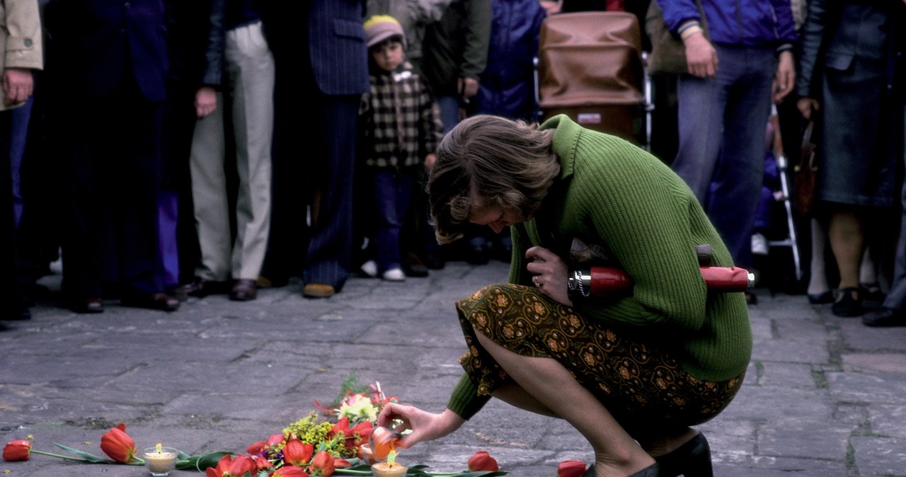 grudnia, 1981, roku, wprowadzono, Polskiej, Rzeczpospolitej, Ludowej, stan, wojenny, Władzę, przejmuje, junta, wojskowa, czele, Nie tylko puste półki. Stan wojenny mocno dotykał zwykłych Polaków