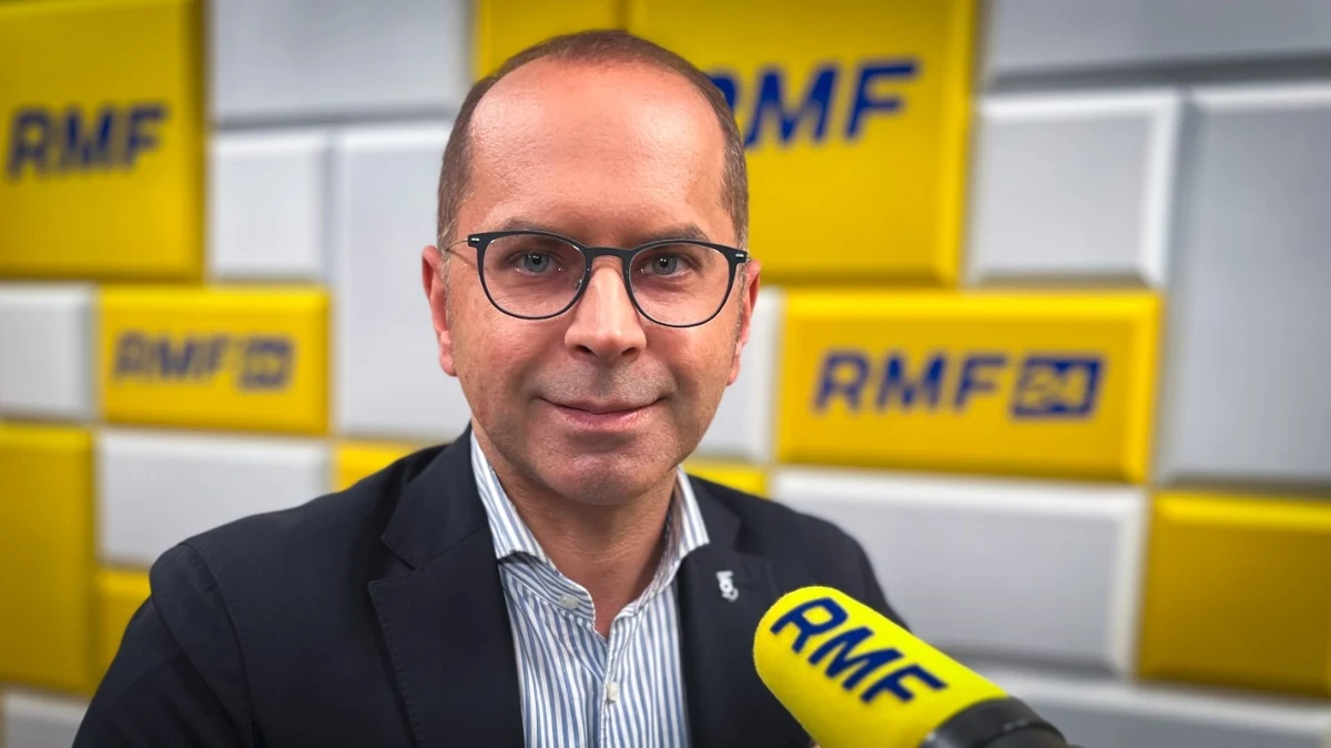 "Prokuratura powinna działać z urzędu" - mówił w Popołudniowej rozmowie w RMF FM poseł Platformy Obywatelskiej Michał Szczerba, pytany o to, jaka powinna być reakcja na dzisiejsze zachowanie Grzegorza Brauna. Poseł Konfederacji zgasił gaśnicą menorę chanukową ustawioną w Sejmie. "To jest po prostu prowokator. Był to akt antysemicki" - podkreślał Szczerba.
