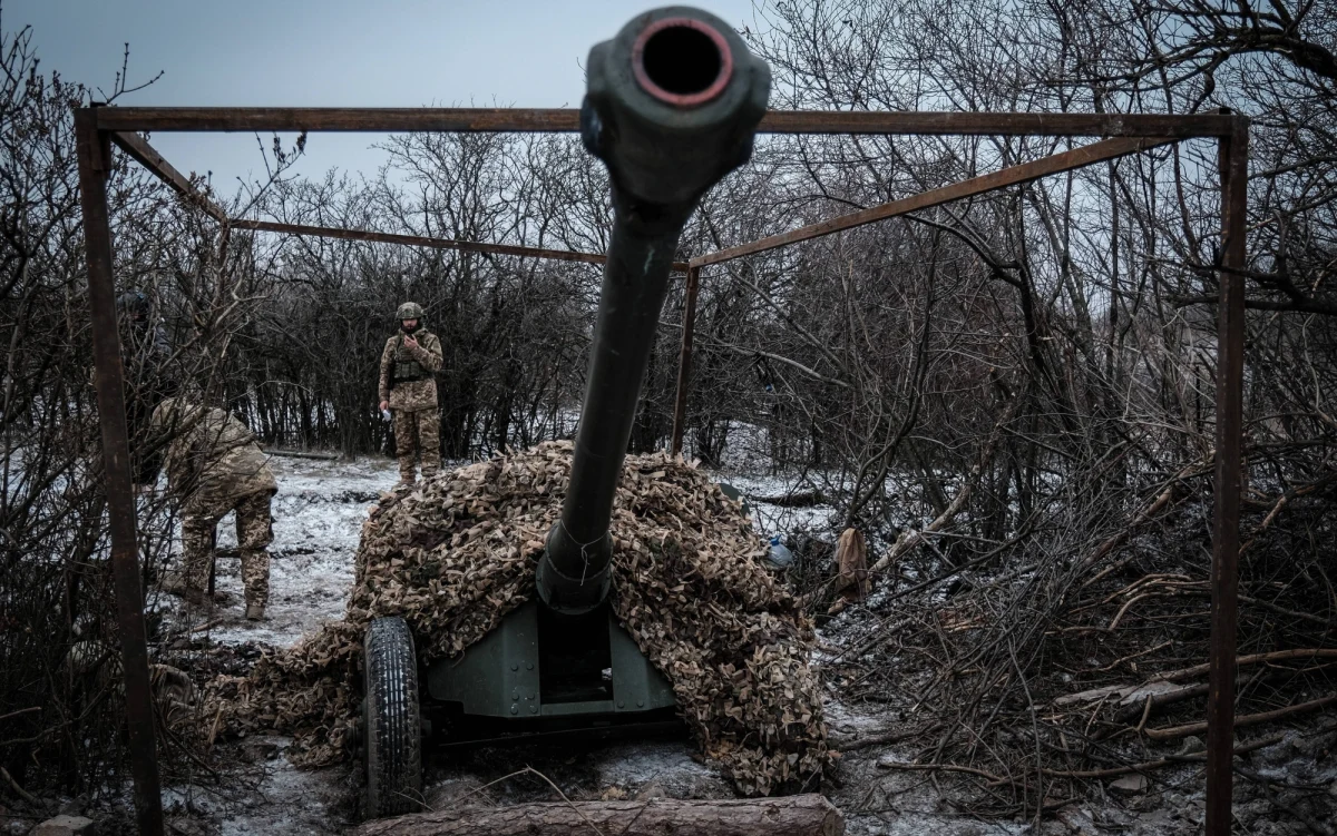Rosja straciła w wojnie z Ukrainą 315 tys. żołnierzy - poinformowała agencja Reutera, powołując się na odtajnione ustalenia wywiadu USA. Ta liczba zawiera zarówno zabitych, jak i rannych. Rosyjska armia straciła zatem blisko 90 proc. personelu wojskowego, który skierowano na Ukrainę na początku konfliktu.​ Tylko pod samą Awdijiwką od początku października zginęło 13 tys. Rosjan.