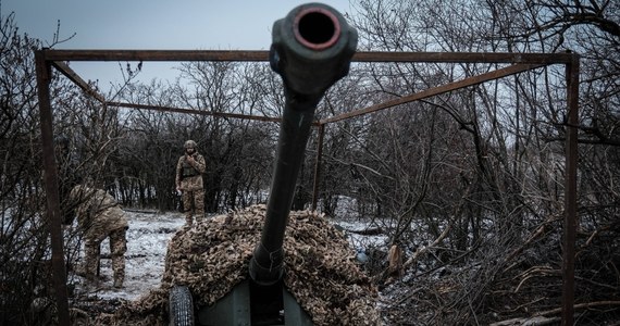 Rosja straciła w wojnie z Ukrainą 315 tys. żołnierzy - poinformowała agencja Reutera, powołując się na odtajnione ustalenia wywiadu USA. Ta liczba zawiera zarówno zabitych, jak i rannych. Rosyjska armia straciła zatem blisko 90 proc. personelu wojskowego, który skierowano na Ukrainę na początku konfliktu.​ Tylko pod samą Awdijiwką od początku października zginęło 13 tys. Rosjan.