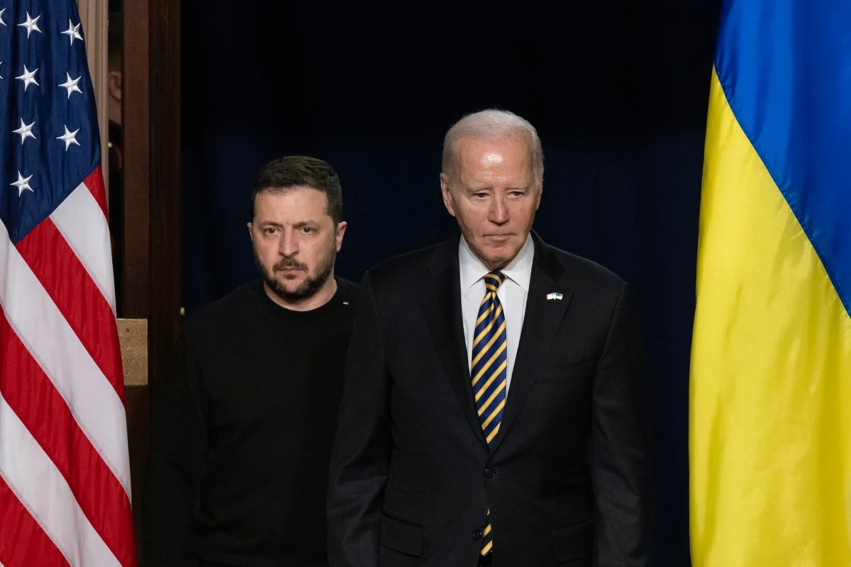 Dziś ważą się losy wolności Ukrainy, ale jeśli nie powstrzymamy Putina, zagrożona będzie wolność wszędzie - powiedział we wtorek prezydent USA Joe Biden podczas wspólnej konferencji prasowej z prezydentem Ukrainy Wołodymyrem Zełenskim. Ponownie wezwał Kongres do przyznania środków na wsparcie Ukrainy, dodając, że Kreml otwarcie cieszy się z postawy Republikanów blokujących uchwalenie funduszy. Prezydent Zełenski ocenił z kolei, że zgoda na oddanie terytorium Rosji byłaby "szaleństwem".