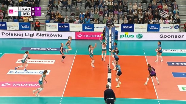 Skrót meczu 11. kolejki TAURON Ligi MOYA Radomka Radom - Metalkas Pałac Bydgoszcz 3:0 (25:18, 25:23, 25:22).

