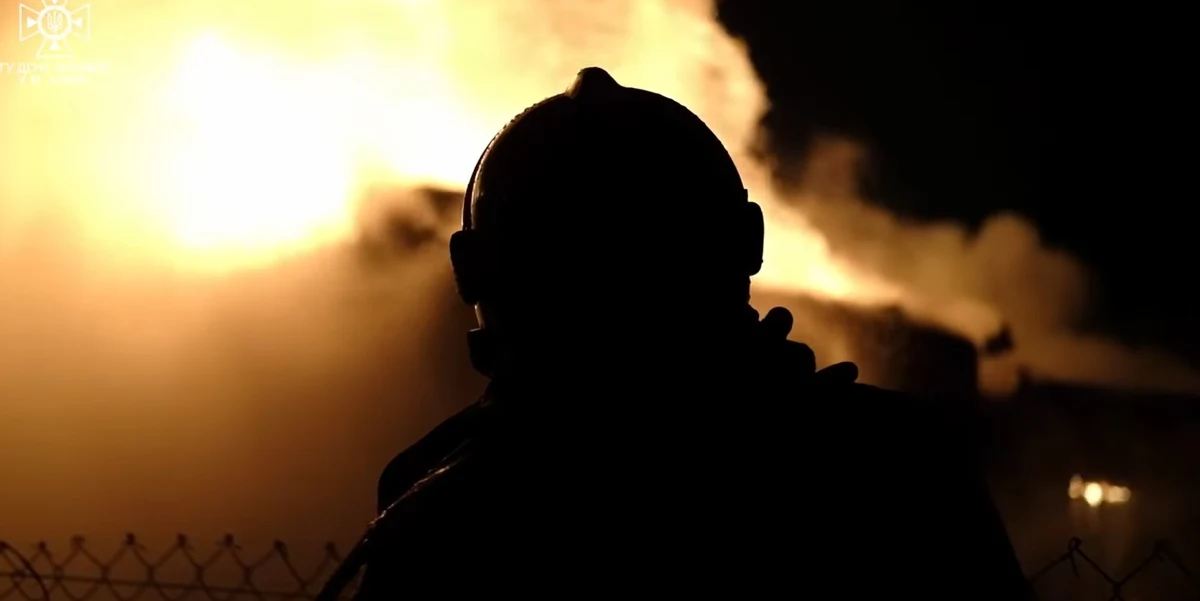 53 osoby ranne, w tym 6 dzieci. W nocy z wtorku na środę Kijów został zaatakowany rosyjskimi rakietami. Strona ukraińska twierdzi, że pociski zmierzające w kierunku stolicy zostały zestrzelone, a na ulice, domy i samochody spadły szczątki. Na miejscu pracują medycy i Czerwony Krzyż.