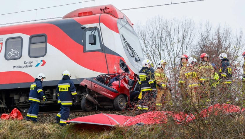  Auto zderzyło się z pociągiem. Niemal nic z niego nie zostało