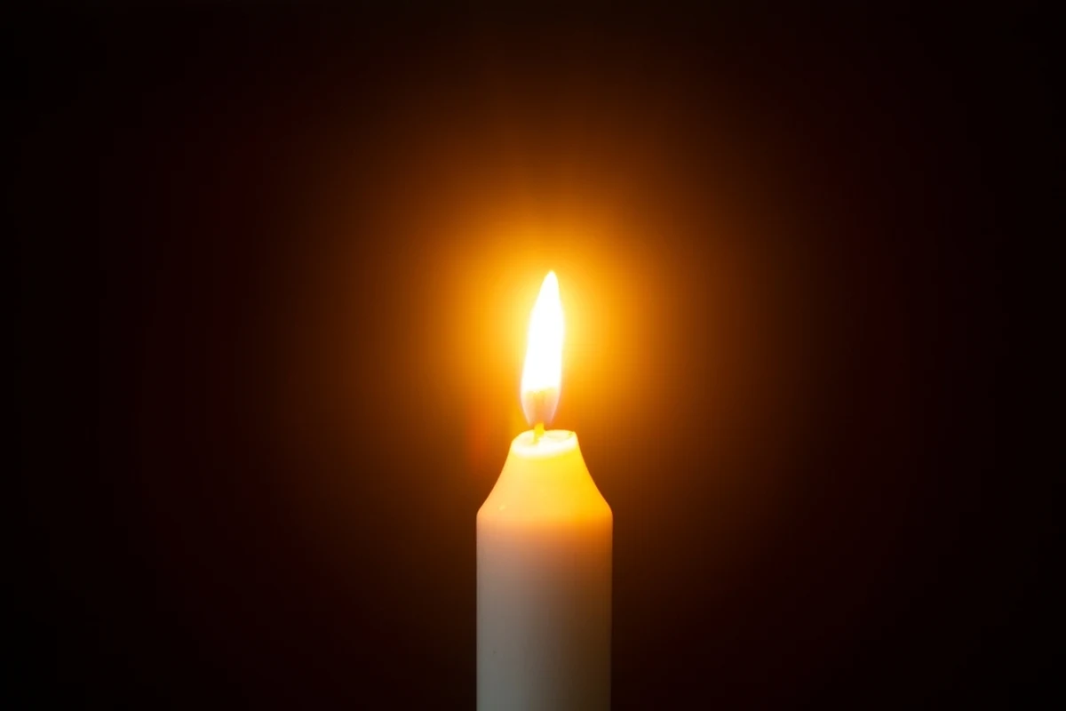 W wigilię Bożego Narodzenia 1981 roku w oknie Pałacu Apostolskiego w Watykanie papież zapalił symboliczne światło dla Polski pogrążonej w stanie wojennym. Ten gest powtórzył prezydent USA Ronald Reagan, który wezwał Amerykanów do jedności z Polakami. Setki tysięcy świateł zapłonęły wówczas na całym świecie. IPN przypomina to wydarzenie coroczną akcją "Zapal Światło Wolności".