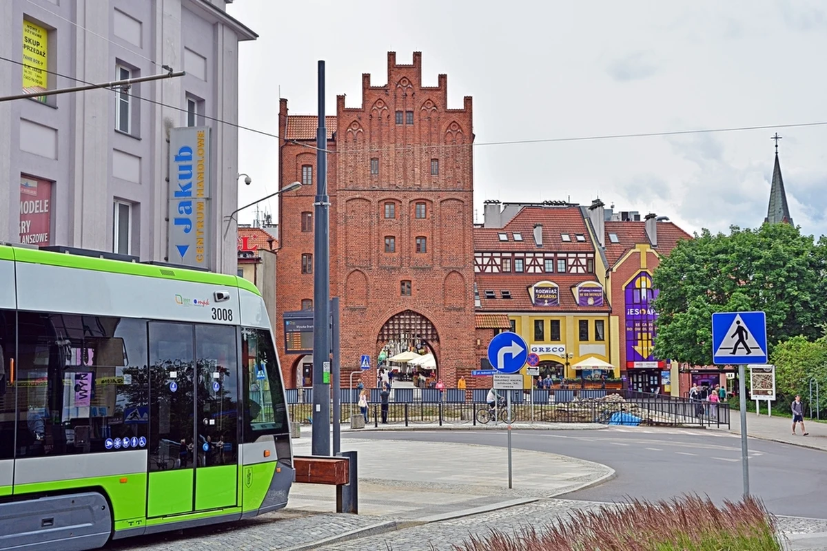 W czwartek, 14 grudnia, przywrócony zostanie ruch na węźle przesiadkowym w pobliżu Wysokiej Bramy w Olsztynie. Był on wstrzymany na czas rozbudowy linii tramwajowych.