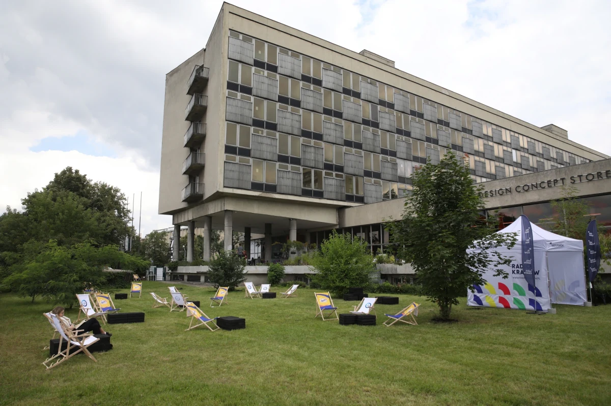 Biuro Projektów Lewicki i Łatak wygrało konkurs na koncepcję architektoniczną przebudowy dawnego hotelu Cracovia. W budynku ma powstać Muzeum Architektury i Designu. 
