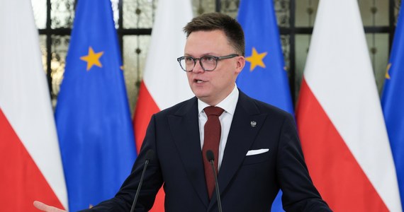 Mam w tej sprawie wyrobione bardzo jasne zdanie: jeżeli Konfederacja uzna, że poseł Grzegorz Braun nadal będzie miał miejsce w jej szeregach, to nie powinno być miejsca dla przedstawiciela Konfederacji, z panem Braunem na pokładzie, w Prezydium Sejmu - przekazał w środę marszałek Sejmu Szymon Hołownia.