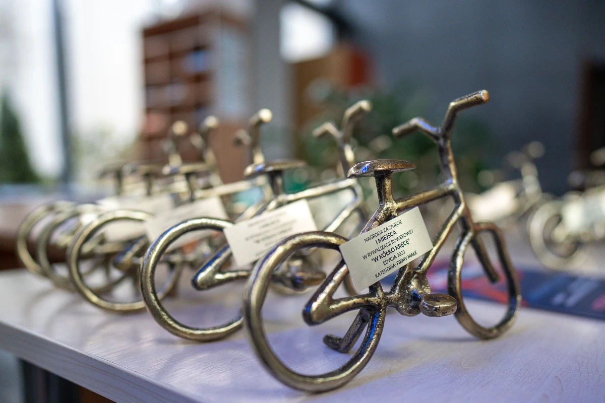 Ponad 1,4 tys. wrocławian przedłużyło sezon rowerowy i w październiku oraz w listopadzie jeździło rowerami, zbierając punkty i walcząc o nagrody. Dziś władze miasta podsumowały trzecią odsłonę kampanii "W kółko kręcę".