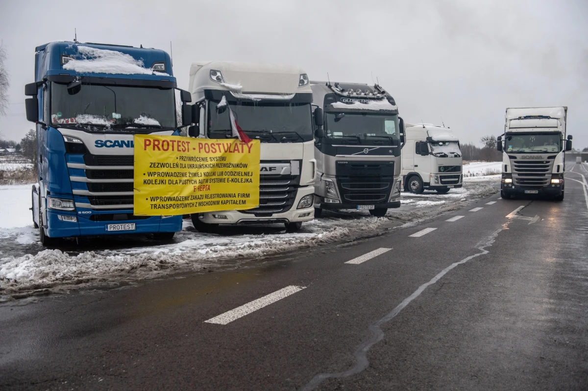 Wójt gminy Dorohusk nie zgodził się na zorganizowanie przez transportowców nowego protestu na drodze dojazdowej do granicy z Ukrainą. Blokada miałaby się zacząć w poniedziałek. Kierowcy zapowiadają, że odwołają się do sądu.