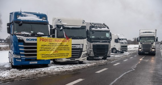 Wójt gminy Dorohusk nie zgodził się na zorganizowanie przez transportowców nowego protestu na drodze dojazdowej do granicy z Ukrainą. Blokada miałaby się zacząć w poniedziałek. Kierowcy zapowiadają, że odwołają się do sądu.