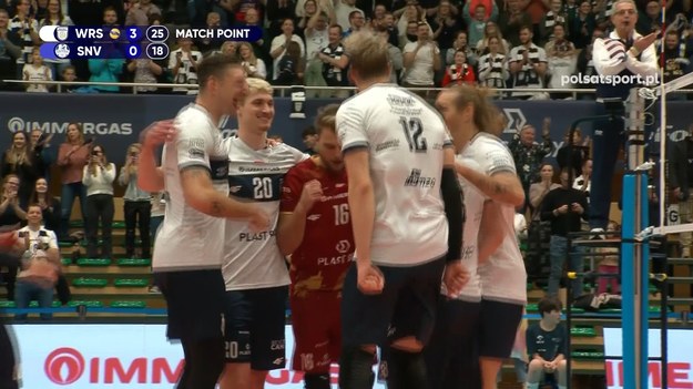 Skrót meczu 1/8 finału Pucharu Challenge Projekt Warszawa - Saint-Nazaire Volleyball Atlantique 3:0 (25:14, 25:16, 25:18).

