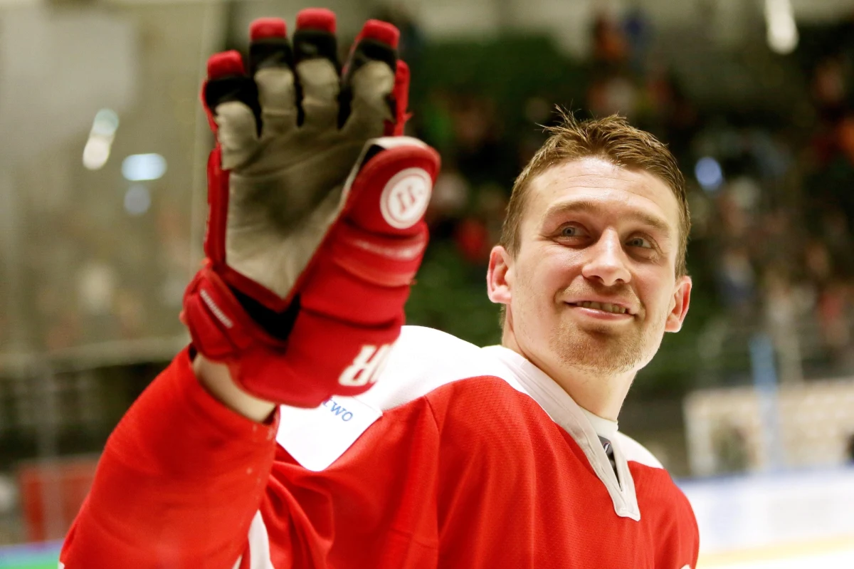 Klub, reprezentacja i spełnianie marzeń. Lider reprezentacji Polski w hokeju, Krystian Dziubiński, który zaleczył już jesienną kontuzję, powiedział RMF FM, że w tym sezonie celuje w najwyższe cele. Jego myśli jednak bardziej niż na nim samym skupiają się na zespołach: Unii Oświęcim oraz reprezentacji Polski.