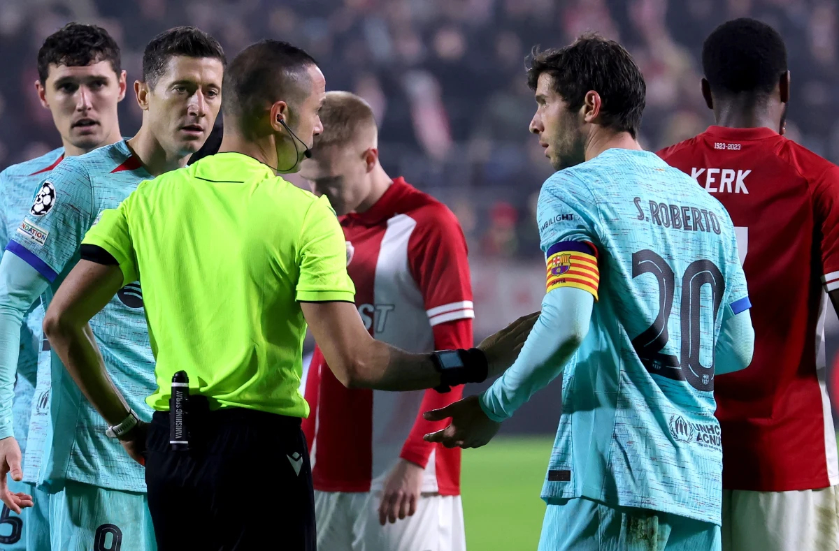 Barcelona, z Robertem Lewandowski w wyjściowym składzie, przegrała na wyjeździe z Antwerpią 2:3 w ostatniej kolejce fazy grupowej piłkarskiej Ligi Mistrzów. "Duma Katalonii" już wcześniej awansowała do 1/8 finału. W środę stawkę uzupełniły Paris Saint-Germain i FC Porto.