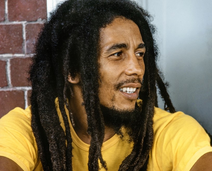 "Let's get together and feel alright" - takim cytatem z przeboju "One Love" twórcy zapraszają na premierę biograficznego filmu "Bob Marley: One Love". Ostatecznie produkcja o życiu króla reggae pojawi się w przyszłoroczne walentynki, 14 lutego 2024 r.