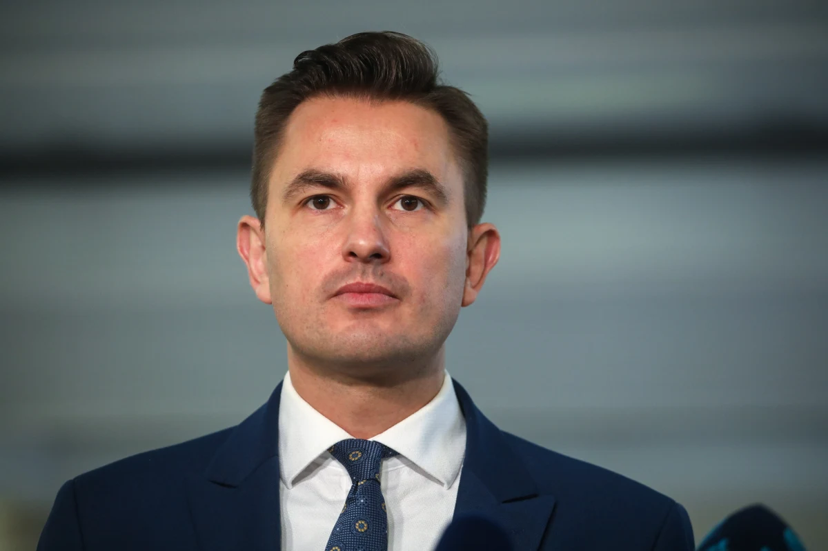 "Zakładam, że koalicja większościowa, która jest zdeterminowana do tego, żeby sytuację polskich kobiet poprawić, pewnie w ciągu kilku tygodni przedstawi pierwsze propozycje w tej sprawie" - mówił Arkadiusz Myrcha, wiceminister sprawiedliwości w Rozmowie w południe w RMF FM i Radiu RMF24 odnosząc się do dzisiejszego wyroku Europejskiego Trybunały Praw Człowieka. Uznał on, że Polska musi złagodzić swoje przepisy aborcyjne, bo obecne naruszają podstawowe prawa człowieka.