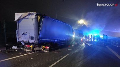 Poważny wypadek na A1. Zderzyło się 5 ciężarówek, jedna osoba nie żyje