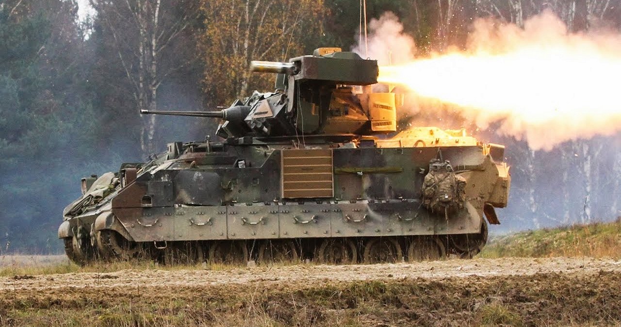 Siły Zbrojne Ukrainy opublikowały wymowny materiał filmowy prosto z frontu, który pokazuje, jak potężną bronią jest amerykański bojowy wóz piechoty Bradley.