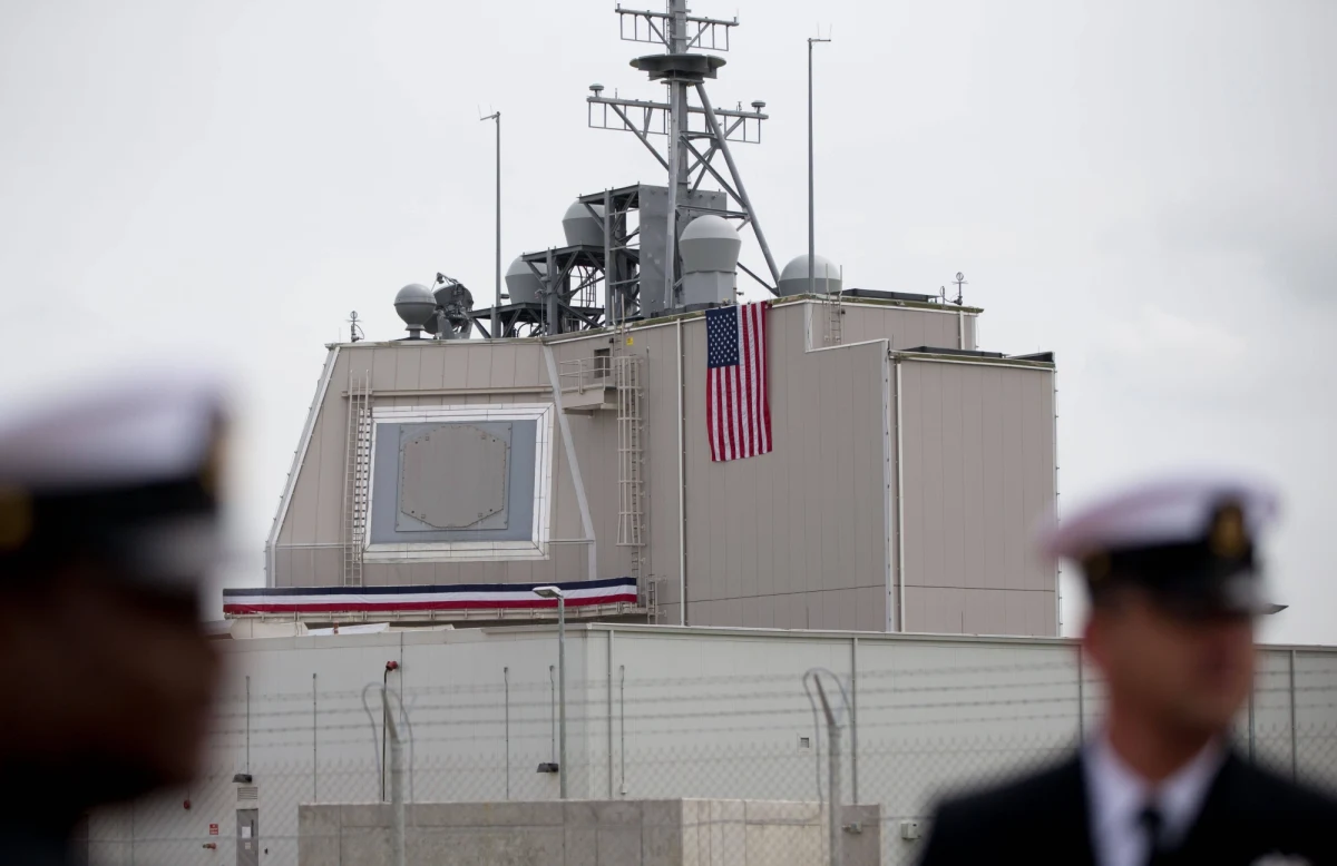 System obrony przeciwrakietowej Aegis Ashore w Redzikowie zostanie dziś oficjalnie przyjęty przez Marynarkę Wojenną USA, po czym przejdzie okres planowanej modernizacji systemów i sieci komputerowych - poinformowało Dowództwo Sił Marynarki Wojennej USA w Europie. Baza ma być ważnym elementem ochrony NATO przed zagrożeniem ze strony Iranu. NATO oficjalnie przejmie tę bazę wiosną lub latem 2024 r.