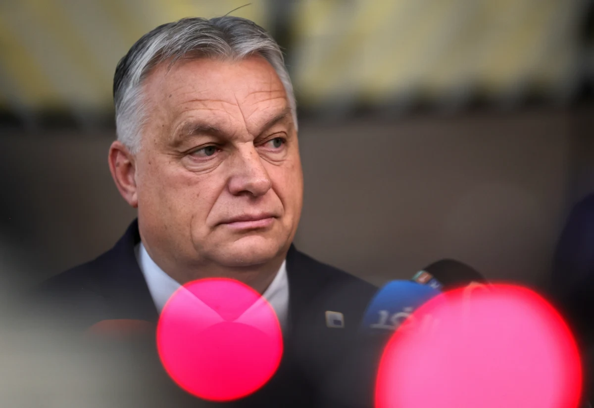 Viktor Orban tłumaczy wstrzymanie się od głosu w sprawie rozpoczęcia unijnych negocjacji akcesyjnych z Ukrainą. "Nie chciałem brać udziału w tej złej decyzji, więc wolałem opuścić salę" – mówił prezydent Węgier w porannym wywiadzie dla publicznego Radia Kossuth. "Rozpoczęcie przez Unię Europejską negocjacji akcesyjnych z Ukrainą jest błędem; w razie konieczności Budapeszt będzie mógł zablokować ten proces" – zadeklarował przywódca. 