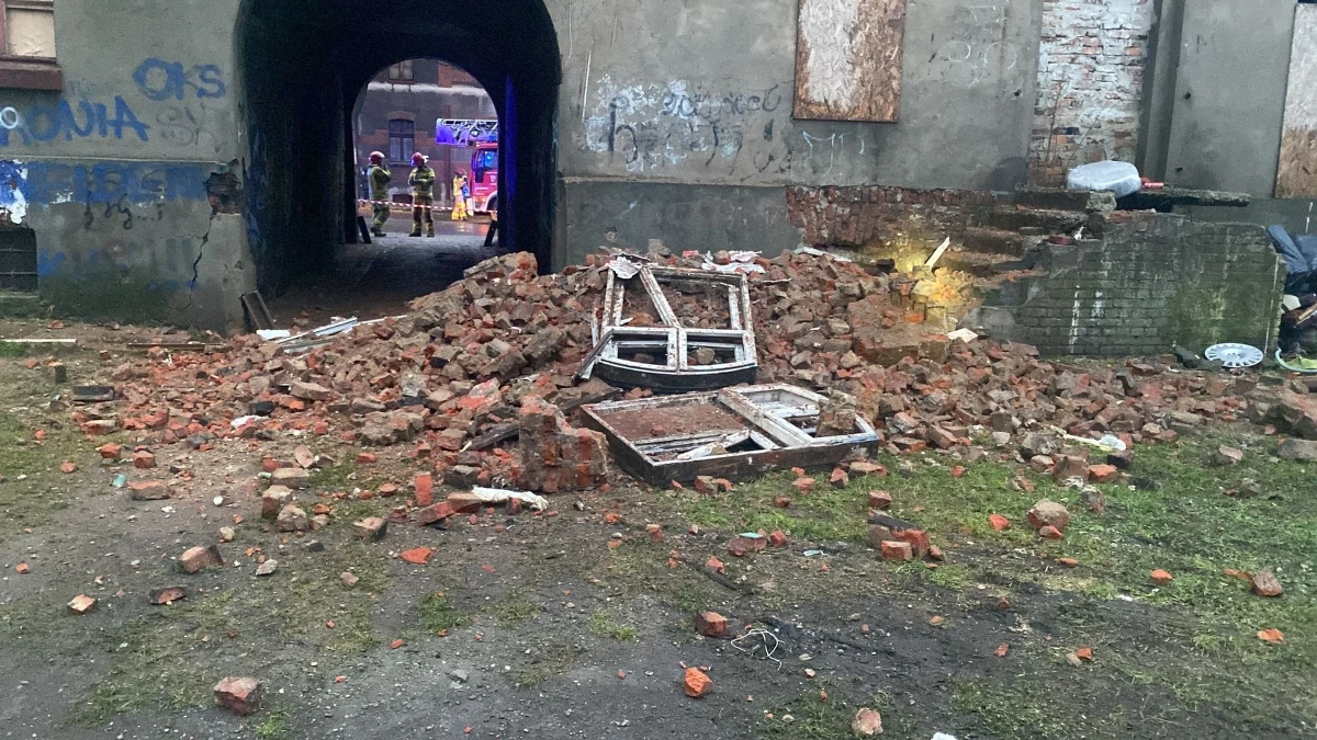 Katastrofa budowlana w Bytomiu. Wieczorem runęła tam ściana pustostanu. Konieczna była ewakuacja mieszkańców dwóch sąsiednich budynków.