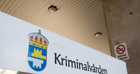 Szwecja zaostrza kary w związku z narastającym problem walk gangów w kraju. To oznacza, że w ciągu najbliższych 10 lat Szwedzi będą musieli potroić liczbę miejsc w więzieniach. Rząd w Sztokholmie stara się znaleźć alternatywne rozwiązania. Niektóre z nich mogą zaskakiwać.