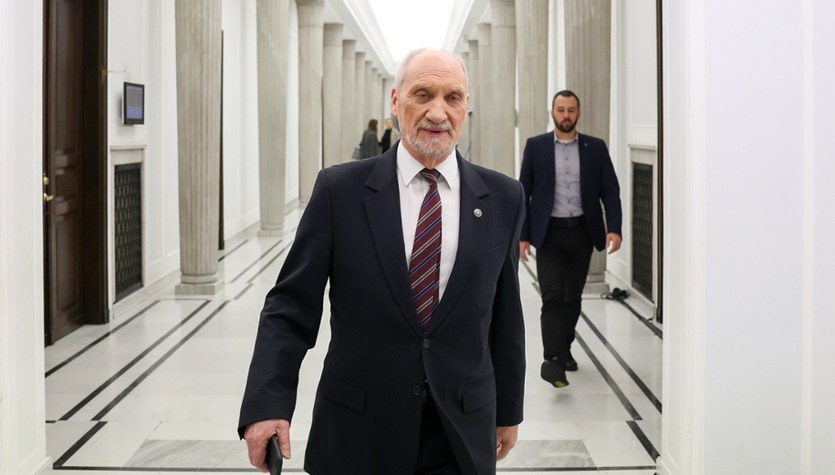  Sowiecka operacja. Macierewicz grzmi po działaniach MON