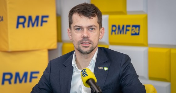 Czekam na fizyczny podpis pana premiera - tak lider AgroUnii Michał Kołodziejczak odpowiadał w programie Gość Krzysztofa Ziemca w RMF FM na pytanie, czy oficjalnie jest już wiceministrem rolnictwa. Jak dodał Kołodziejczak, oficjalnie stanie się to na początku przyszłego tygodnia. Według niego należy wpłynąć na to, żeby żywność w supermarketach była w normalnej, przystępnej cenie i supermarkety nie zarabiały tak dużo. Dodawał też, że Polska musi zabezpieczyć swoje interesy w związku z wejście Ukrainy do Unii Europejskiej. 