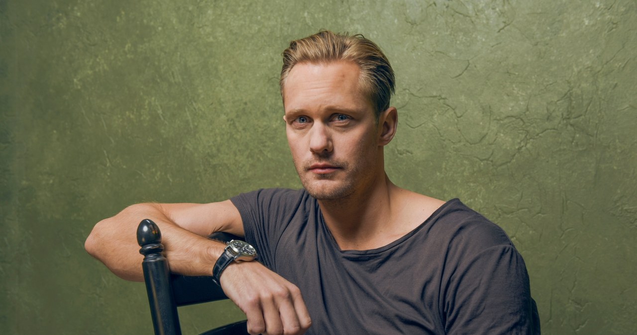 Alexander, Skarsgard, będzie, gwiazdą, nowego, serialu, Apple, Murderbot, Kogo, zagra, gwiazdor, takich, produkcji, Czysta, krew Już nie tylko syn sławnego ojca. Przystojny Szwed gwiazdą nowego serialu